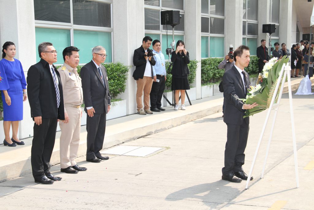 นายทัชชัย ธรรมเที่ยง นายกสมาคมศิษย์เก่าฯ และคณะกรรมการบริหาร ได้เข้าร่วมพิธีวางพวงมาลารูปปั้น “ทวาปูชนียาจารย์” ในงานวันรวมน้ำใจชาว มจพ. วันคล้ายวันสถาปนามหาวิทยาลัย ครบรอบ 59 ปี ในวันจันทร์ที่ 19 กุมภาพันธ์ 2561 ณ มหาวิทยาลัยเทคโนโลยีพระจอมเกล้าพระนครเหนือ