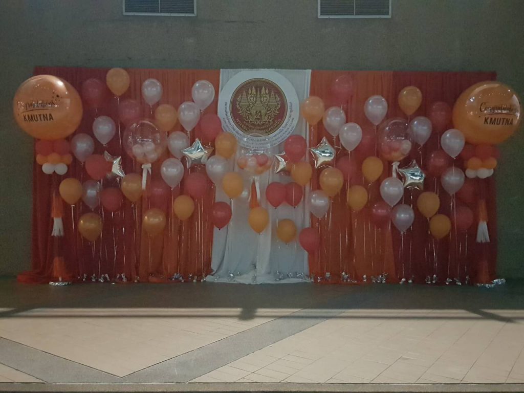 เมื่อวันพุธที่ 2 พฤศจิกายน 2560 สมาคมศิษย์เก่าฯ ได้จัดซุ้มสำหรับถ่ายภาพเพื่อร่วมแสดงความยินดีกับบัณฑิต มหาบัณฑิต และดุษฎีบัณฑิต ที่เข้ารับพระราชทานปริญญาบัตร ประจำปีการศึกษา 2559