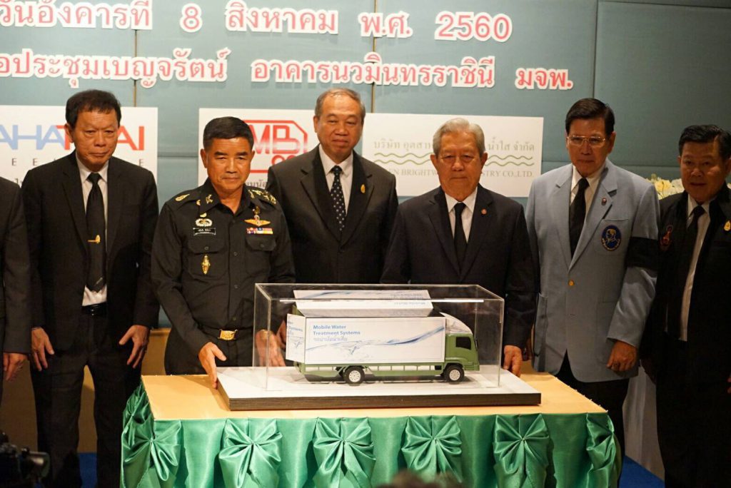 เมื่อวันอังคารที่ 8 สิงหาคม พ.ศ.2560 ดร.สุพล ชามาตย์ นายกสมาคมศิษย์เก่าฯ และคณะผู้บริหาร มหาวิทยาลัยเทคโนโลยีพระจอมเกล้าพระนครเหนือ จัดพิธีส่งมอบ “รถบำบัดน้ำเสียเคลื่อนที่สุดยอดนวัตกรรมคันแรกของประเทศไทย” ให้แก่กองทัพบก