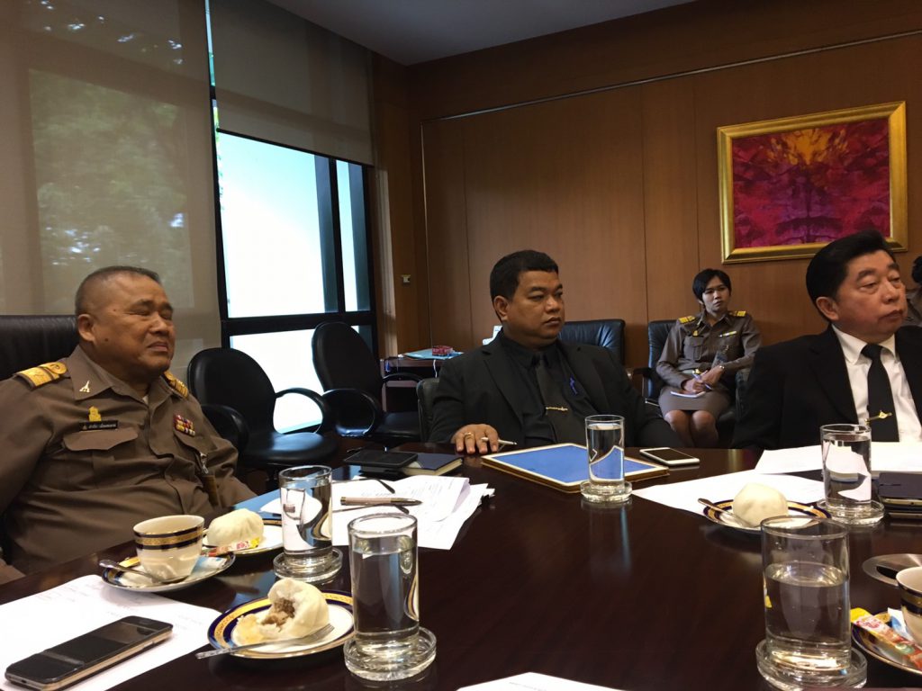 เมื่อวันศุกร์ที่ 19 พฤษภาคม พ.ศ. 2560 คุณทัชชัยธรรมเที่ยง อุปนายกสมาคมศิษย์เก่ามหาลัยเทคโนโลยีพระจอมเกล้าพระนครเหนือ ในพระบรมราชูปถัมภ์ เป็นผู้แทนเข้าร่วมประชุมพร้อมด้วย คุณณรงค์ บัวบาน คุณเรวัต สุนทรวิภาต และคุณไพรัช กิจวรวุฒิ เข้าร่วมประชุมการเปิดซองสอบราคางานก่อสร้างระบบเทคโนโลยีพลังงานทดแทนและอนุรักษ์พลังงานสำหรับโรงพยาบาลเทพรัตน์เวชชานุกูล เฉลิมพระเกียรติ 60 พรรษา อำเภอแม่แจ่ม จังหวัดเชียงใหม่