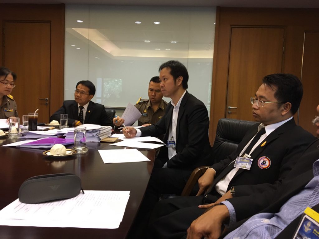 เมื่อวันศุกร์ที่ 19 พฤษภาคม พ.ศ. 2560 คุณทัชชัยธรรมเที่ยง อุปนายกสมาคมศิษย์เก่ามหาลัยเทคโนโลยีพระจอมเกล้าพระนครเหนือ ในพระบรมราชูปถัมภ์ เป็นผู้แทนเข้าร่วมประชุมพร้อมด้วย คุณณรงค์ บัวบาน คุณเรวัต สุนทรวิภาต และคุณไพรัช กิจวรวุฒิ เข้าร่วมประชุมการเปิดซองสอบราคางานก่อสร้างระบบเทคโนโลยีพลังงานทดแทนและอนุรักษ์พลังงานสำหรับโรงพยาบาลเทพรัตน์เวชชานุกูล เฉลิมพระเกียรติ 60 พรรษา อำเภอแม่แจ่ม จังหวัดเชียงใหม่