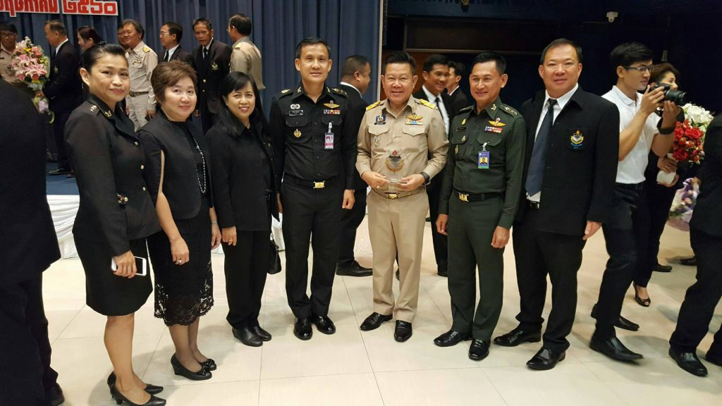 ขอแสดงความยินดีกับ ดร.สุรพล ชามาตย์ นายกสมาคมศิษย์เก่าฯ ที่ได้รับรางวัลเกียรติยศจิตวิทยาความมั่นคงดีเด่น สาขาวิทยาศาสตร์เทคโนโลยี และสิ่งแวดล้อม จากสถาบันจิตวิทยาความมั่นคง สถาบันวิชาการป้องกันประเทศ ประจำปี 2560