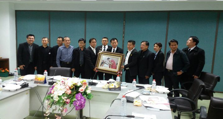 การประชุมคณะกรรมการบริหารสมาคมศิษย์เก่ามหาวิทยาลัยเทคโนโลยีพระจอมเกล้าพระนครเหนือ ในพระบรมราชูปถัมภ์ครั้งที่ 3/2560 พร้อมขอแสดงความยินดีกับ ร้อยเอกธเนศ จันทกลิ่น กรรมการบริหารสมาคมศิษย์เก่าฯ ที่ได้รับการแต่งตั้งจากกระทรวงอุตสาหกรรมให้เป็นรองอธิบดีกรมโรงงานอุตสาหกรรม