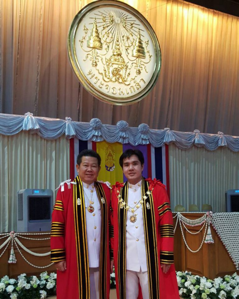 พิธีพระราชทานปริญญาบัตรแก่บัณฑิตจากมหาวิทยาลัยเทคโนโลยีพระจอมเกล้าพระนครเหนือ ประจำปีการศึกษา 2558 ณ ศูนย์นิทรรศการและการประชุมไบเทค บางนา