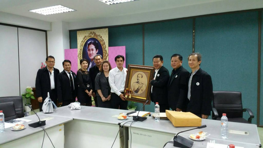 นายกสมาคมศิษย์เก่าฯ พร้อมด้วยคณะกรรมการ ได้ร่วมแสดงความยินดีกับ รศ.ดร.สุชาติ เซี่ยงฉิน ที่ได้ดำรงตำแหน่งรักษาการแทนอธิการบดีมหาวิทยาลัยเทคโนโลยีพระจอมเกล้าพระนครเหนือท่านใหม่