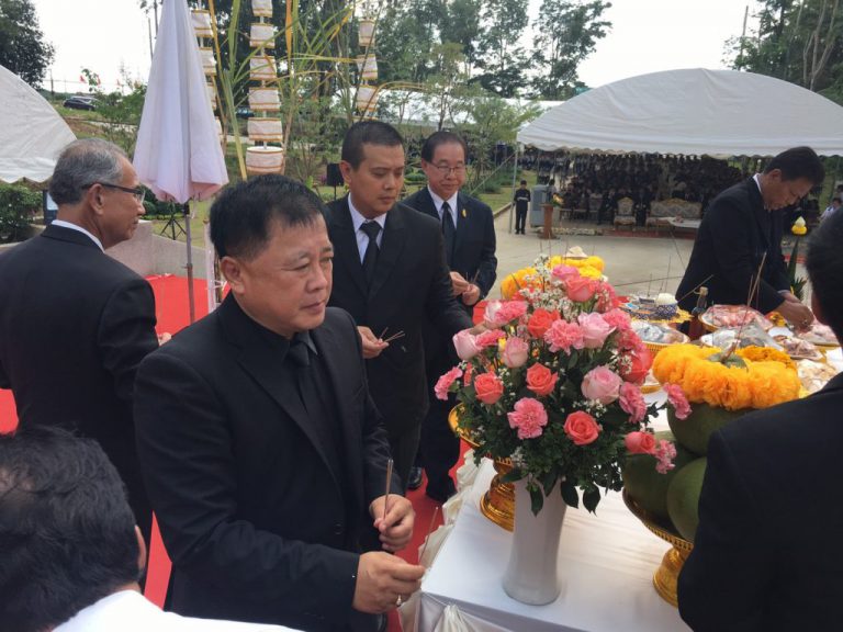 คุณกรณ์ภัฐวีญ์ ม่วงน้อย กรรมการบริหารสมาคมศิษย์เก่ามหาวิทยาลัยเทคโนโลยีพระจอมเกล้าพระนครเหนือ ในพระบรมราชูปถัมภ์ ได้เป็นผู้แทนกรรมการบริหารสมาคมฯ เข้าร่วมพิธีบวงสรวงสมโภชพระบรมราชานุสาวรีย์