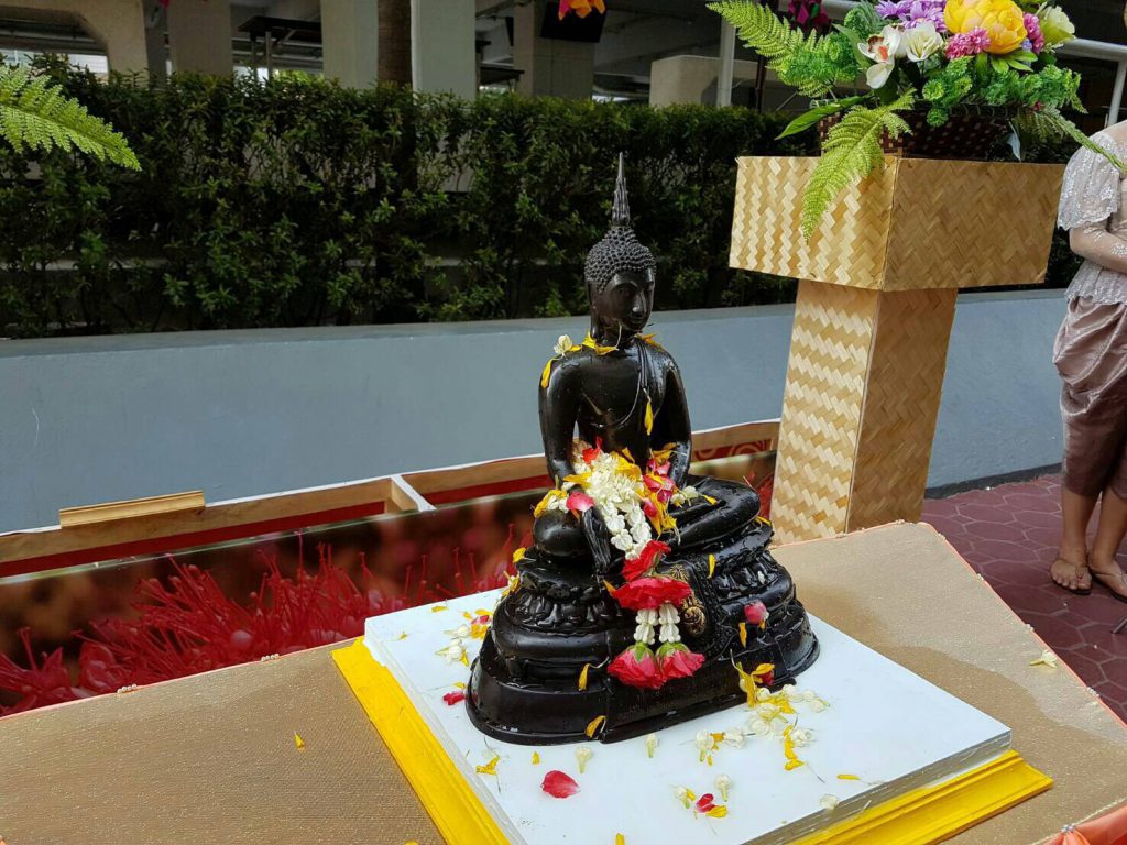ดร.สุรพล ชามาตย์ นายกสมาคมฯ พร้อมด้วยคณะกรรมการ ที่ปรึกษา และเจ้าหน้าที่ สมาคมสมาคมศิษย์เก่ามหาวิทยาลัยเทคโนโลยีพระจอมเกล้าพระนครเหนือ ในพระบรมราชูปถัมภ์ เป็นเกียรติเข้าร่วมงาน "ถนนประดู่งาม ปาล์มสวย"